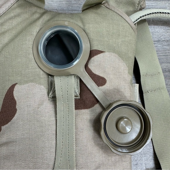 CamelBak Thermalbak US Army Desert Camo 3L/100 Oz Hydration Pack Hiking Outdoors - Picture 3 of 9